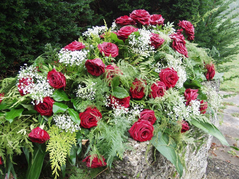 funeraire-CHATEAUVERT-min_roses-61203